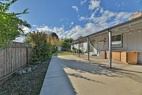 1221 Adele Dr, Grants Pass, OR 97526 photo 20