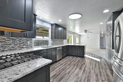 1221 Adele Dr, Grants Pass, OR 97526 photo 7