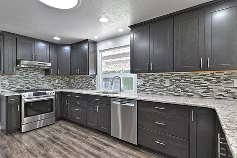 1221 Adele Dr, Grants Pass, OR 97526 photo 9