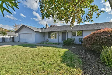 1221 Adele Dr, Grants Pass, OR 97526 photo 2