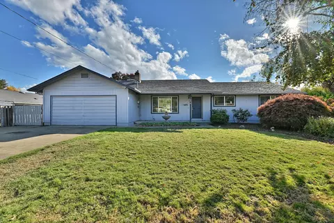 1221 Adele Dr, Grants Pass, OR 97526