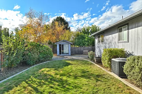 1221 Adele Dr, Grants Pass, OR 97526 photo 22