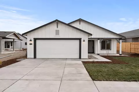 3490 NW 12th St #47, Redmond, OR 97756