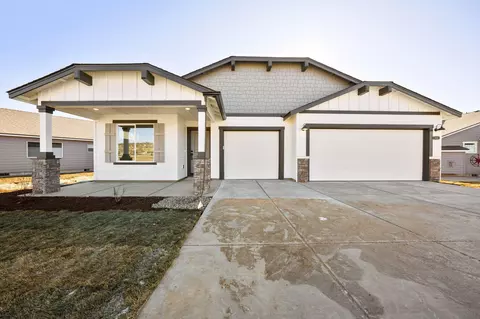 1166 NW Walnut Ave #75, Redmond, OR 97756