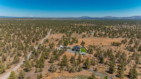 526 NW 95th St, Redmond, OR 97756