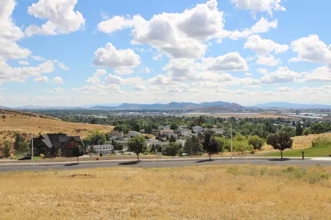 527 Bella Vista Loop, Klamath Falls, OR 97601