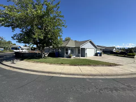 436 Merlee Cir, Eagle Point, OR 97524 photo 2