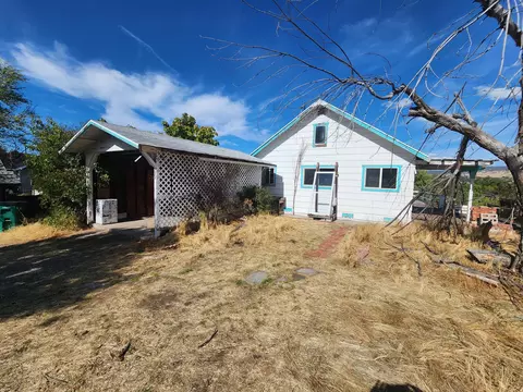 324 N 3rd St, Klamath Falls, OR 97601