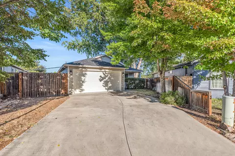 7455 Division Rd, White City, OR 97503