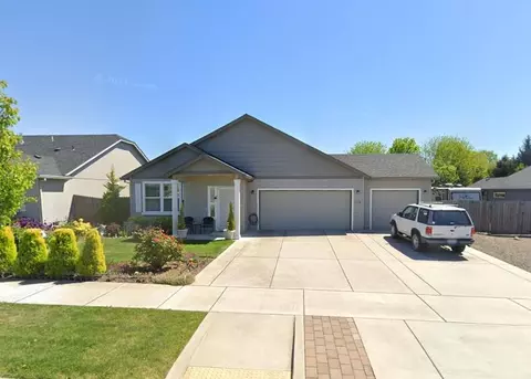 3358 Ford Dr, Medford, OR 97504