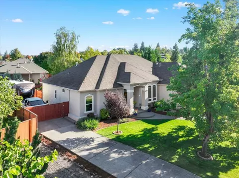 View/Area - 1105 Pumpkin Rdg, Eagle Point, OR 97524 photo 1 of 4