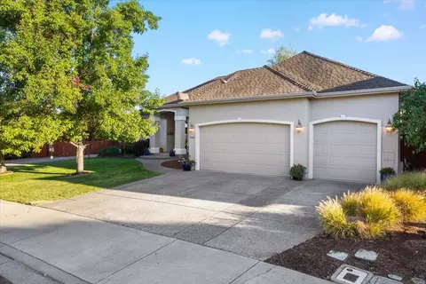 Exterior - 1105 Pumpkin Rdg, Eagle Point, OR 97524 photo 9 of 9