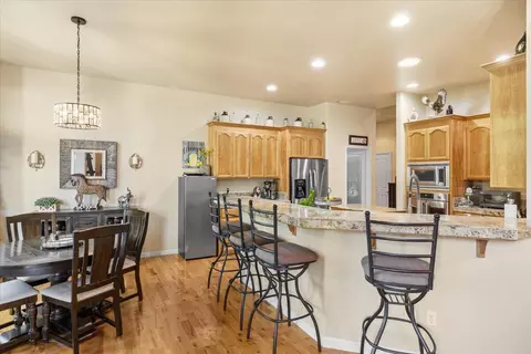 Kitchen - 1105 Pumpkin Rdg, Eagle Point, OR 97524 photo 3 of 3