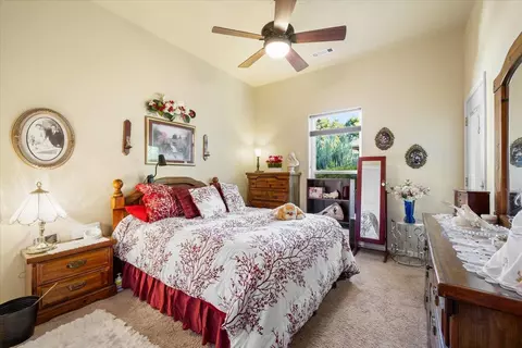 Bedroom - 1105 Pumpkin Rdg, Eagle Point, OR 97524 photo 3 of 4