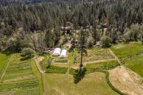 2860 E Fork Rd, Williams, OR 97544