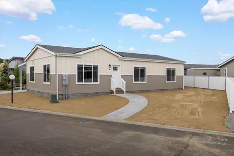 4601 S Pacific Hwy #61, Phoenix, OR 97535