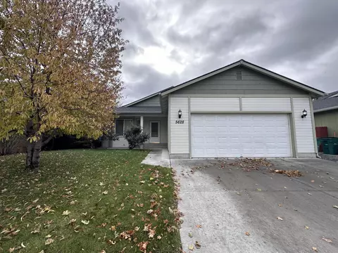 5628 Mickshelly Cir, Klamath Falls, OR 97603