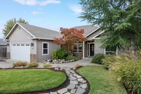 1691 Thrasher Ln, Medford, OR 97504