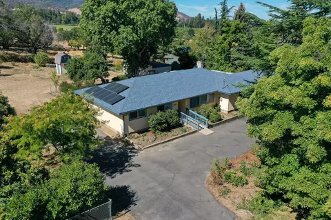 20 Allen Ln, Talent, OR 97540