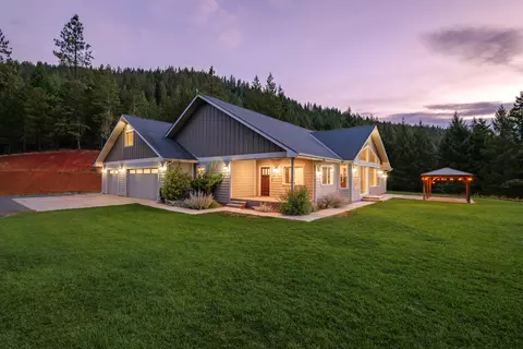 112 Carmel Rd, Rogue River, OR 97537