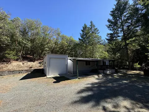 243 Ewe Creek Rd, Grants Pass, OR 97526
