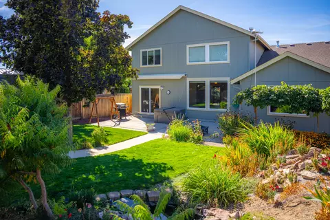 2636 NW 13th St, Redmond, OR 97756