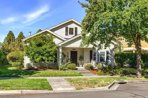 650 Griffin Oaks Dr, Central Point, OR 97502