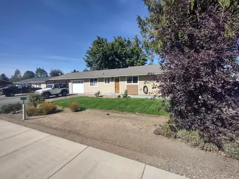 2779 SW Timber Ave, Redmond, OR 97756