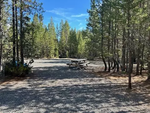 9 Surveyor Rd, Crescent Lake, OR 97733