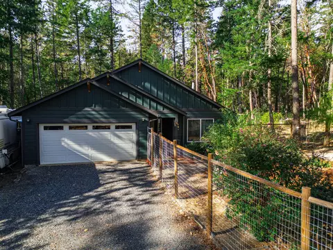 1238 Pickett Creek Rd, Grants Pass, OR 97527