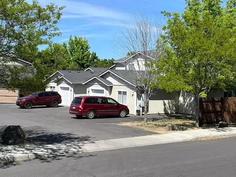 2261 SW Timber Ave, Redmond, OR 97756