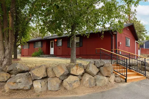 63571 Hunters Cir, Bend, OR 97701