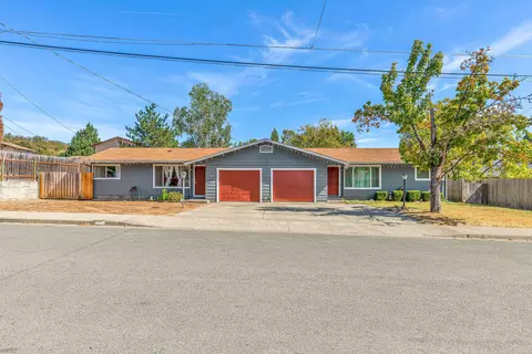 53 SW Eastern Ave, Grants Pass, OR 97526