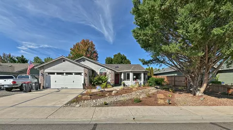 2625 Devonshire Pl, Central Point, OR 97502