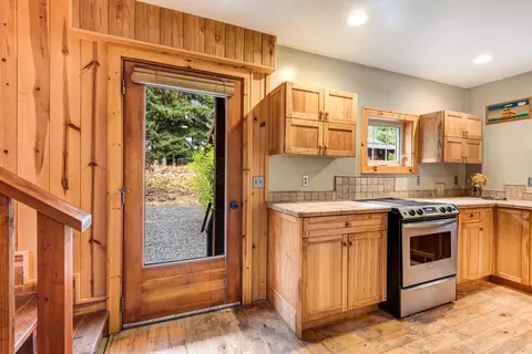 61580 River Rd, Bend, OR 97703 photo 4