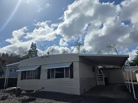 3955 S Stage Rd #19, Medford, OR 97501