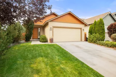 3223 NE Spring Creek Pl, Bend, OR 97701