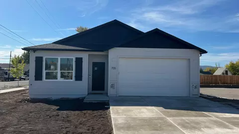 717 Dahl Pl, Medford, OR 97501