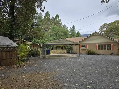 122 Boundary Ave, Cave Junction, OR 97523 photo 2