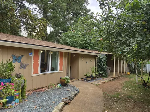 122 Boundary Ave, Cave Junction, OR 97523