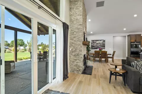 Entry Way - 21390 View Ln, Bend, OR 97701 photo 2 of 5