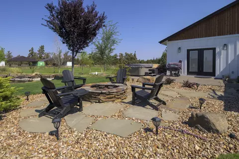 Exterior - 21390 View Ln, Bend, OR 97701 photo 7 of 14
