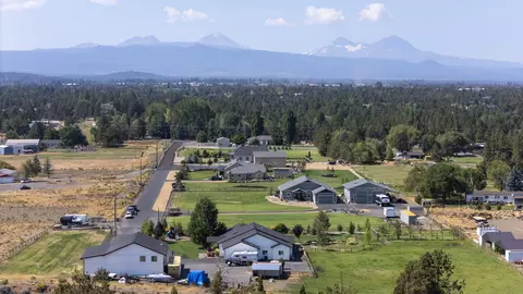 View/Area - 21390 View Ln, Bend, OR 97701 photo 1 of 12