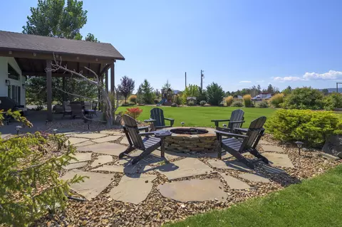 Exterior - 21390 View Ln, Bend, OR 97701 photo 2 of 14