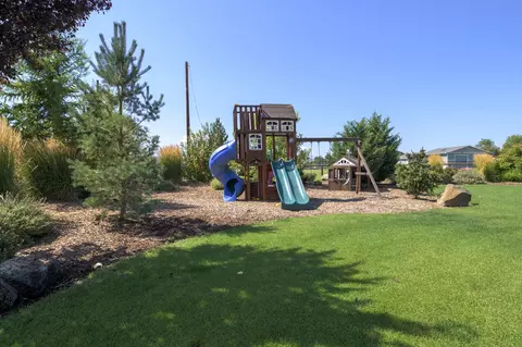Exterior - 21390 View Ln, Bend, OR 97701 photo 13 of 14