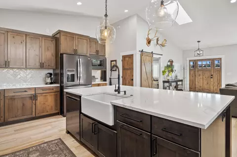 Kitchen - 21390 View Ln, Bend, OR 97701 photo 6 of 7