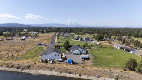 View/Area - 21390 View Ln, Bend, OR 97701 photo 3 of 12