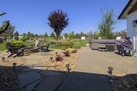 Exterior - 21390 View Ln, Bend, OR 97701 photo 8 of 14