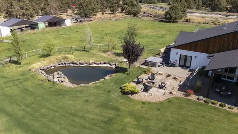 Exterior - 21390 View Ln, Bend, OR 97701 photo 4 of 14