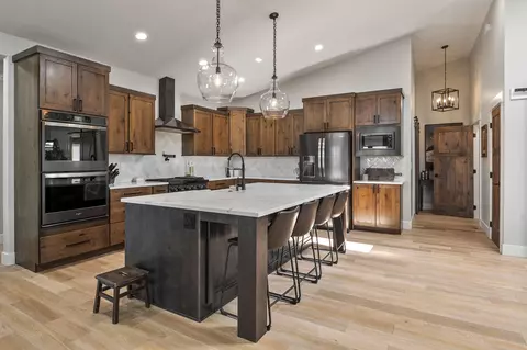 Kitchen - 21390 View Ln, Bend, OR 97701 photo 3 of 7